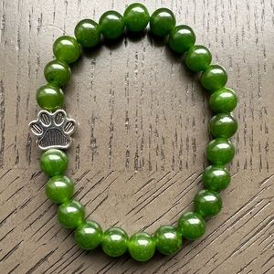 Green jade with paw accent bracelet 8mm SIZE 7’